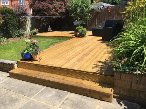 A generous sized L-shaped deck transforms the garden